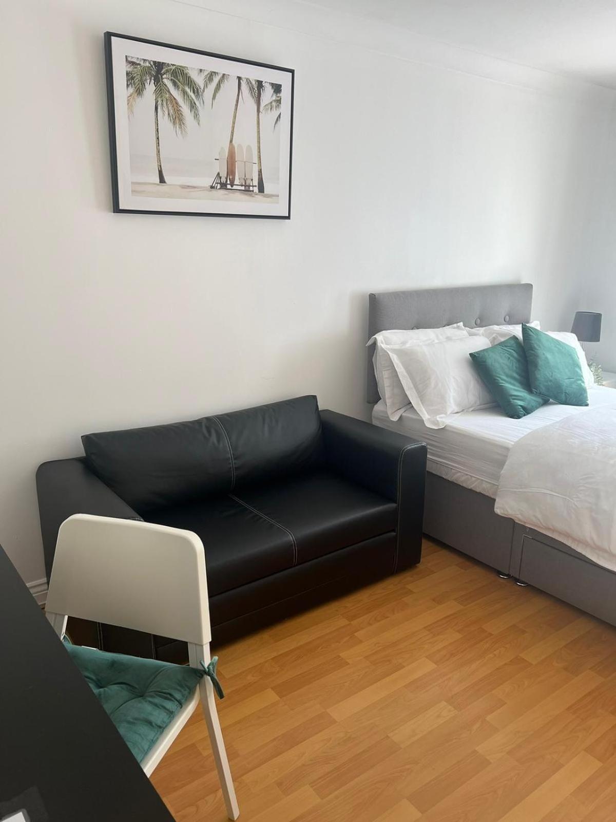 Luxury Rooms And An En-Suite Room With Free Wi-Fi Clarendon Way Колчестер Экстерьер фото