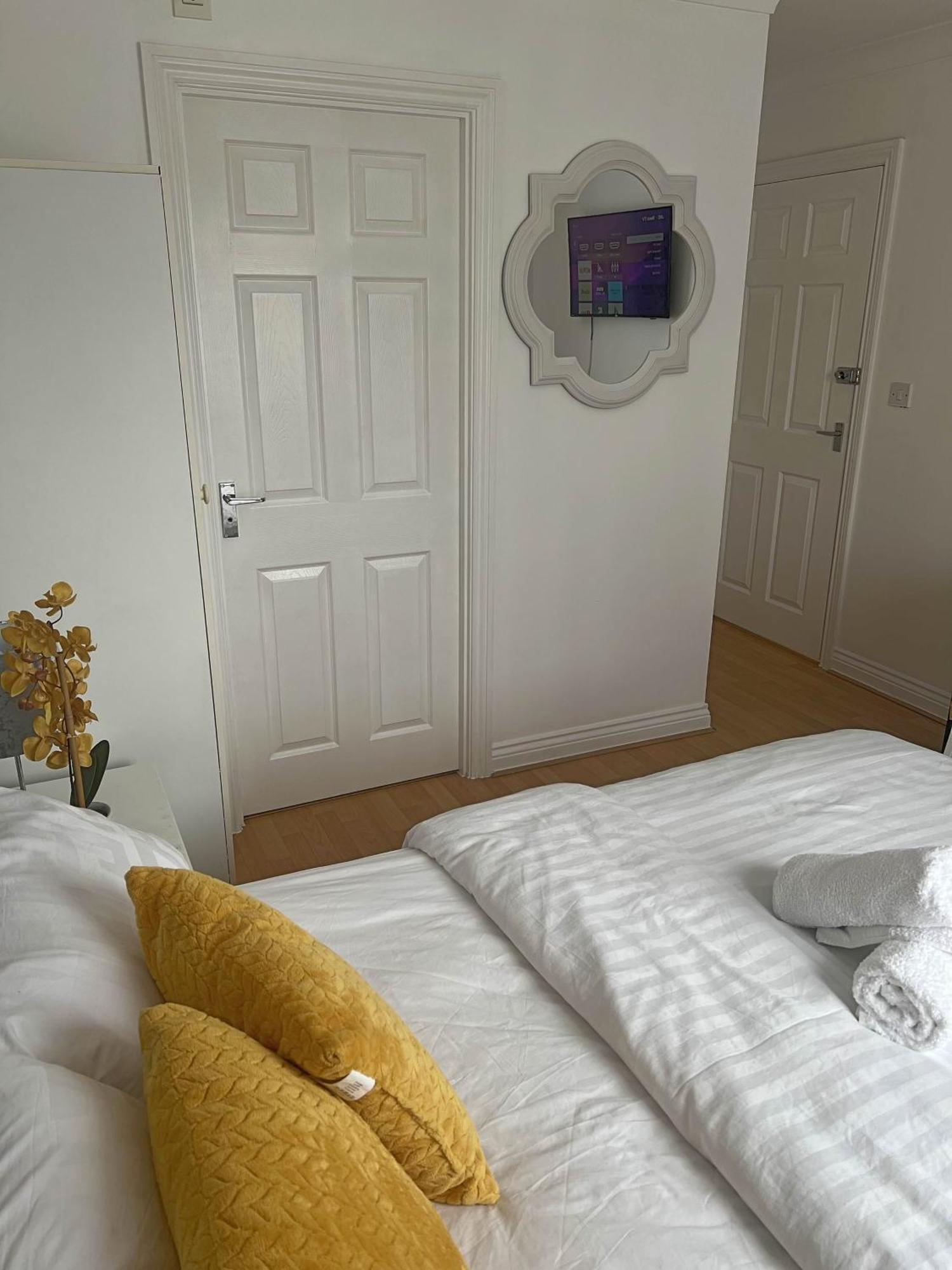 Luxury Rooms And An En-Suite Room With Free Wi-Fi Clarendon Way Колчестер Экстерьер фото