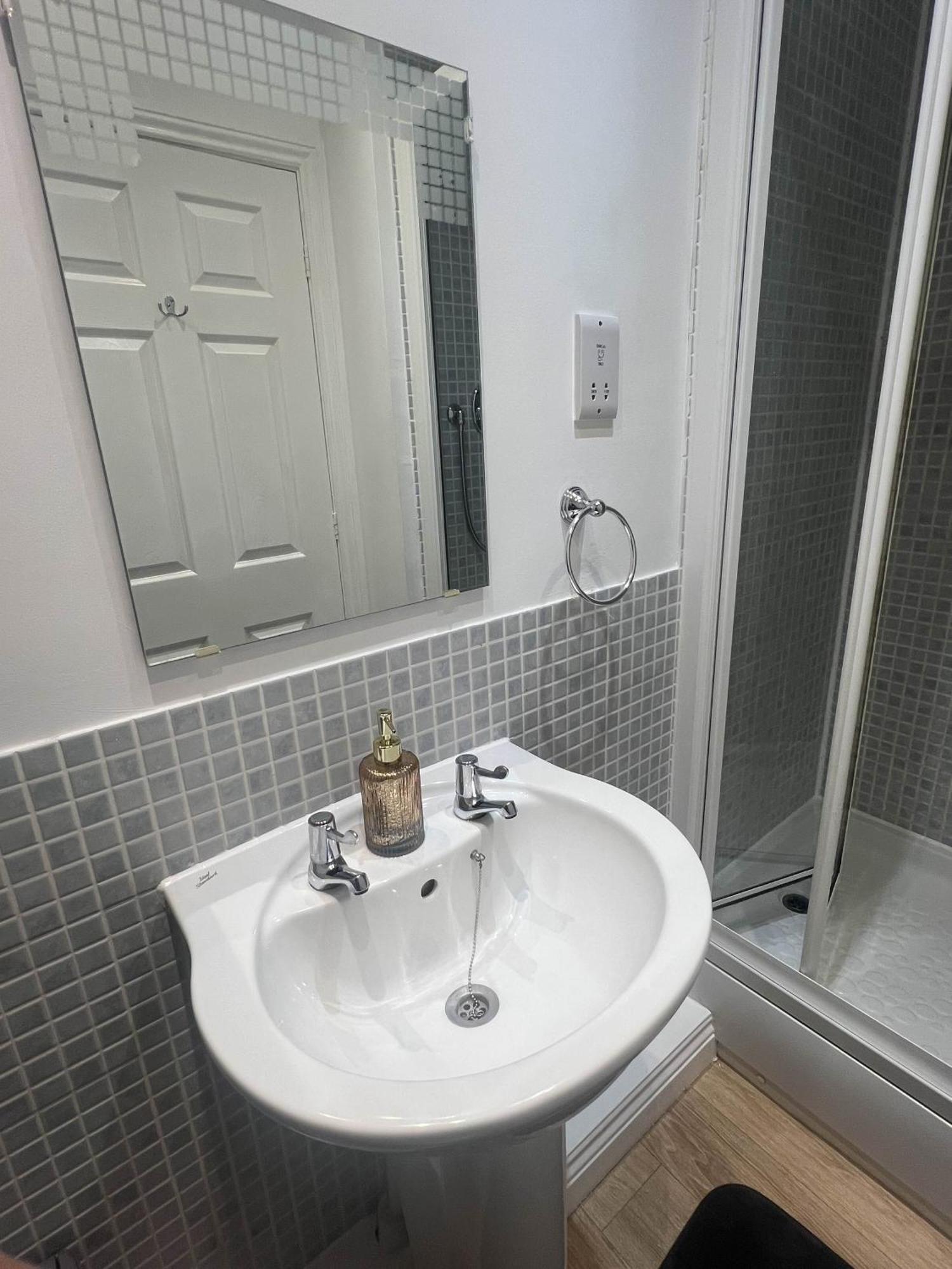 Luxury Rooms And An En-Suite Room With Free Wi-Fi Clarendon Way Колчестер Экстерьер фото